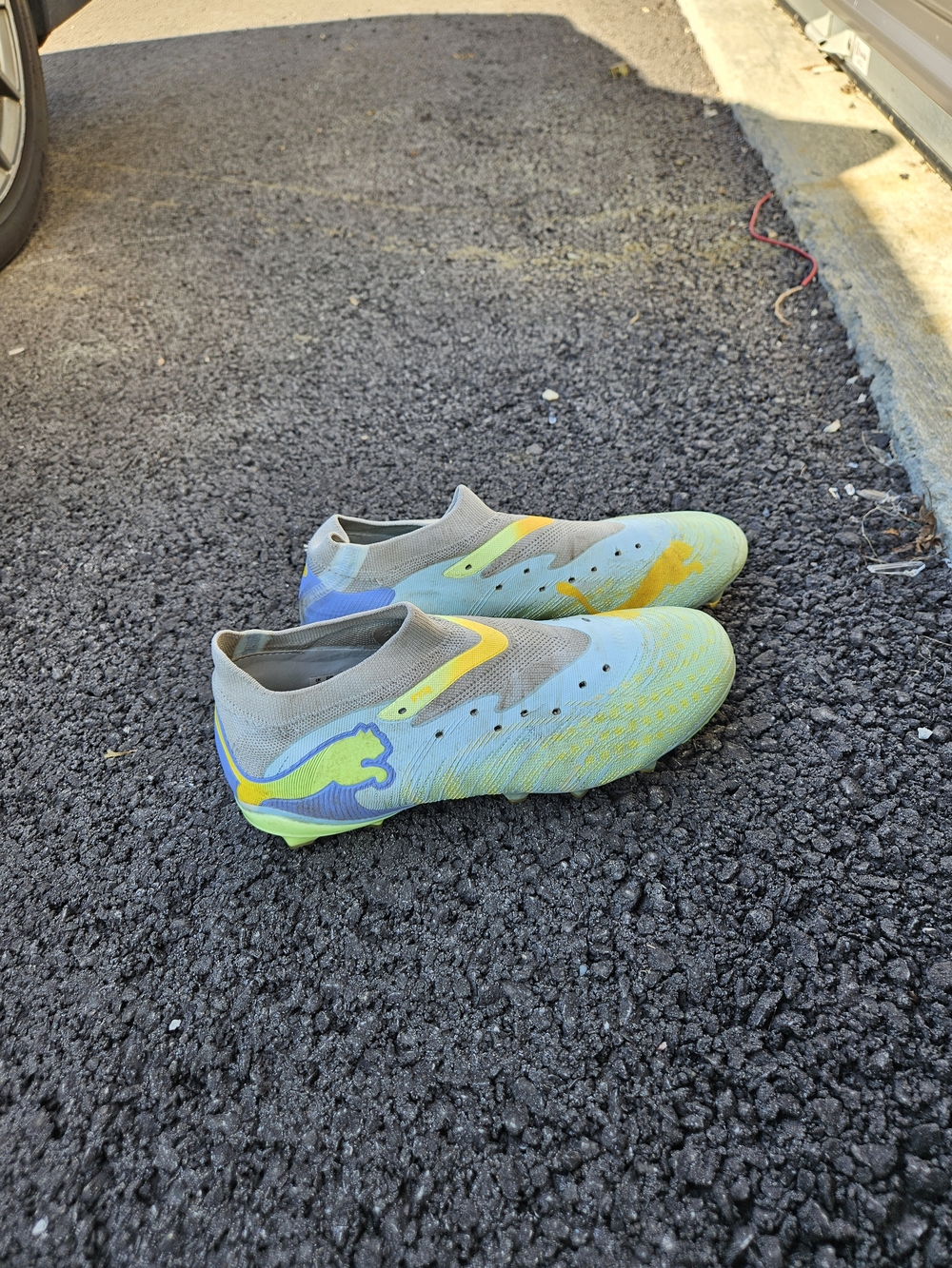 PUMA Laceless Soccer Cleats Women’s 8.5 Blue Neon Yellow FG/AG